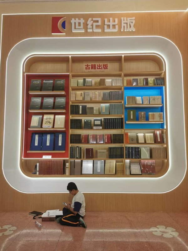 华锋优配网 上海书展·纸短情长｜纸页间埋藏考古梦想，在书展上看见12岁少年的敦煌手记